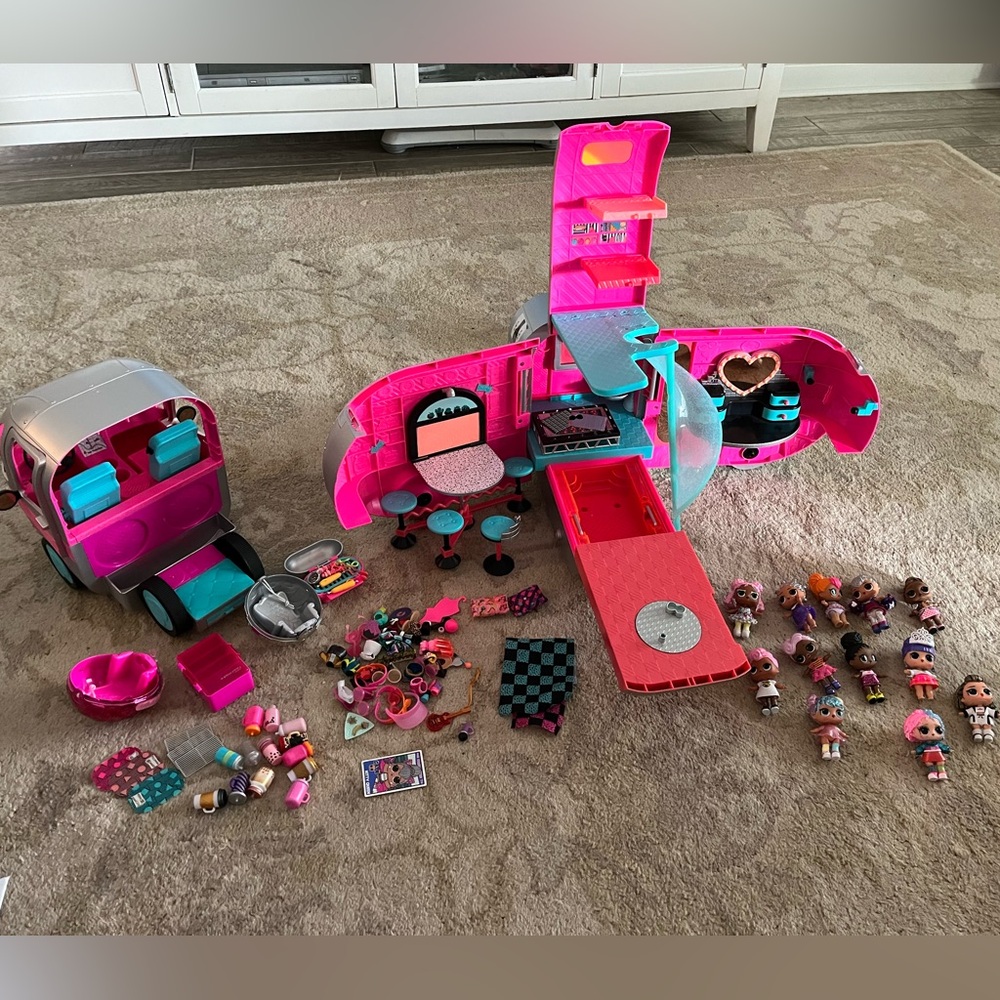 L.O.L. Surprise! Glamper with Pink and Blue Accents